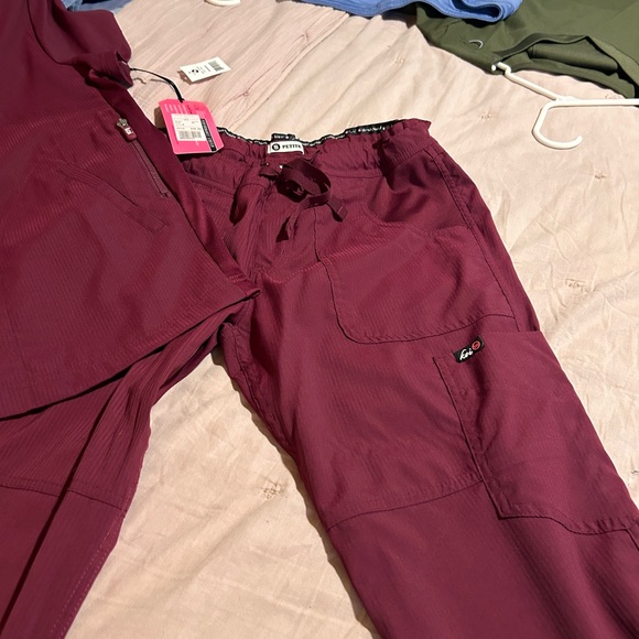 Scrub set small pants petite and large top - Picture 3 of 4